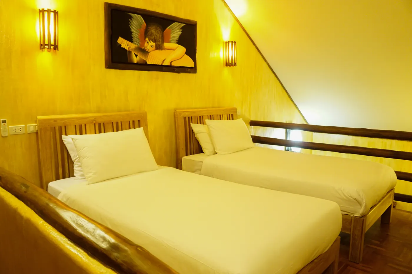 The sleeping level of a loft chalet, made up with twin beds