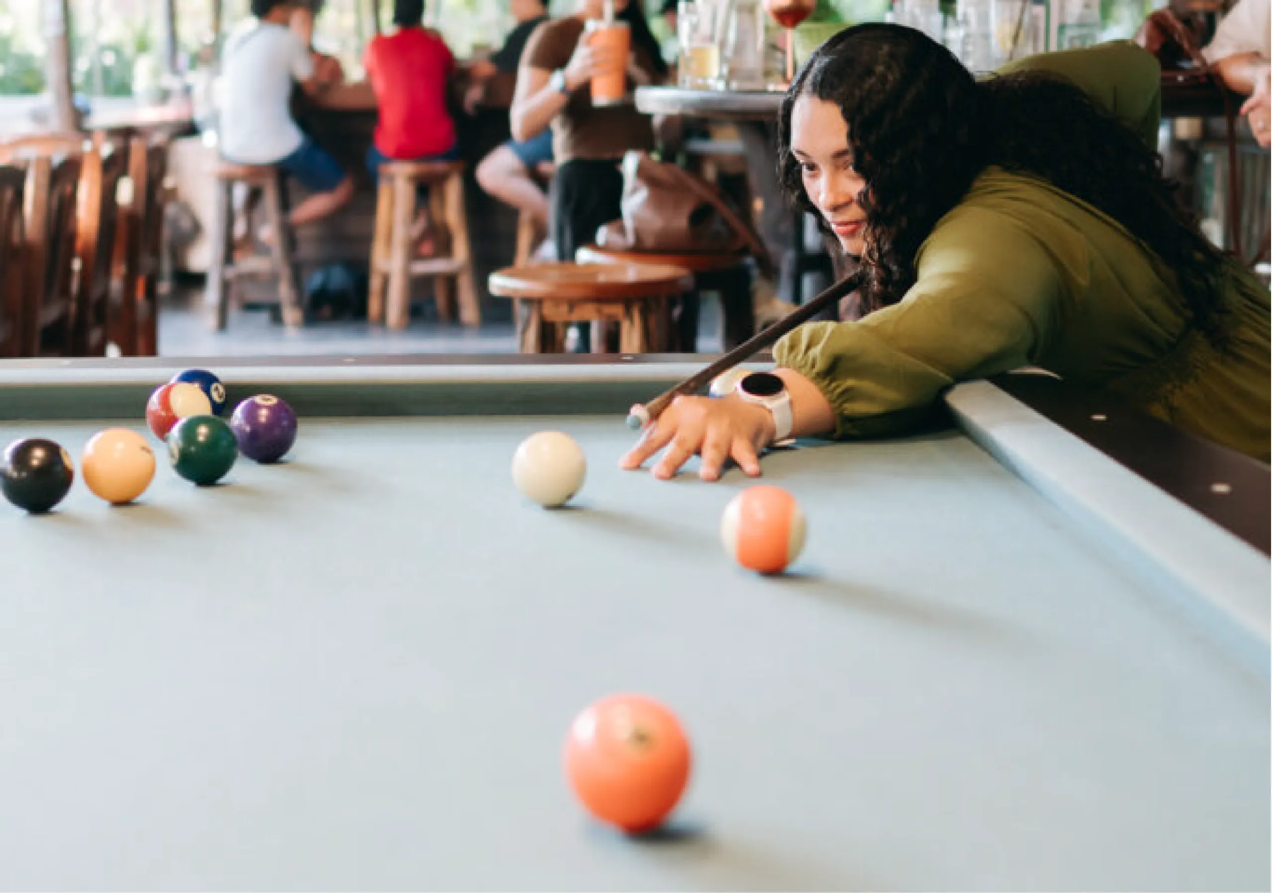 The full-size pool table at Baanpong Lodge